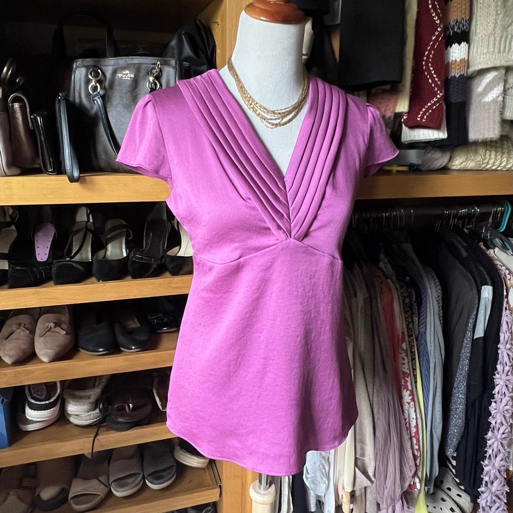 🎉5/$20🎉 BANANA REPUBLIC Peony Pink V-Neck Women's Top
